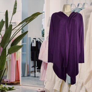 BCBG Plum Purple RUANA 85% Silk 15% Cashmere Wrap Striking Beautiful Romantic XS